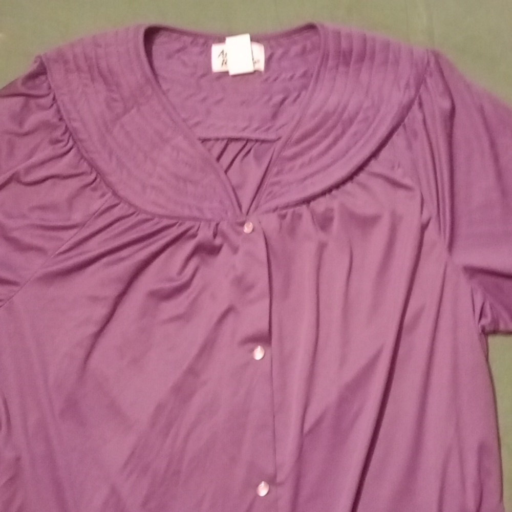 Polyester robe